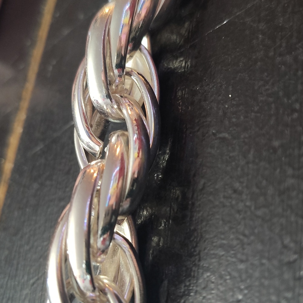 Elegant Silver Chain Bracelet - Picture 8 of 12